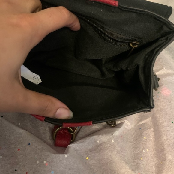 Used like new platform 9 3/4  cross body bag - Picture 6 of 6